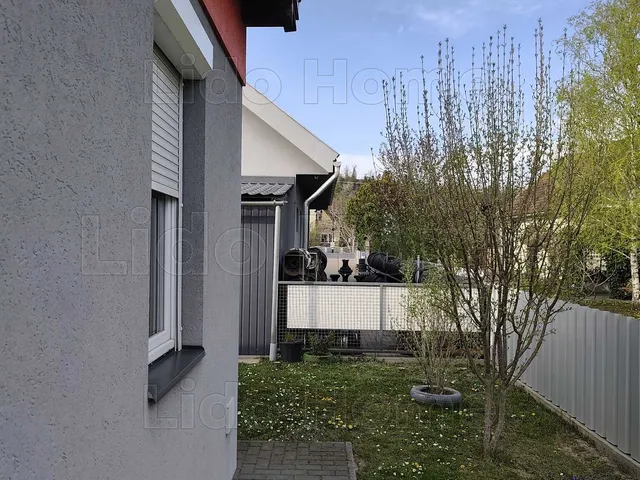 Eladó kereskedelmi és ipari ingatlan Balatonkenese 130 nm