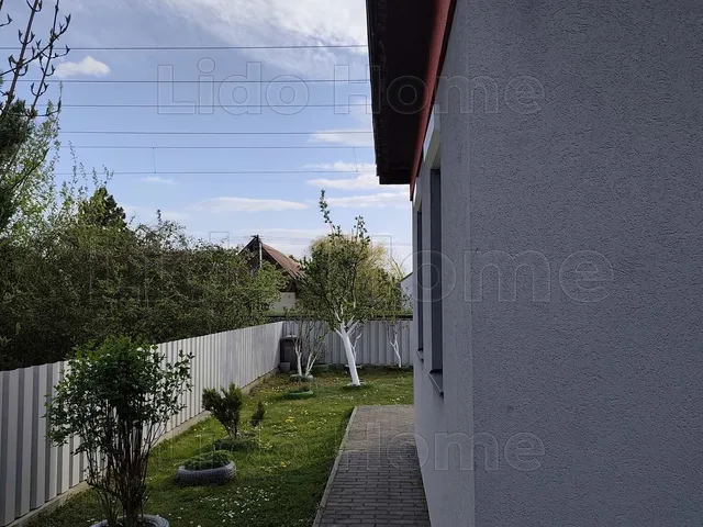 Eladó kereskedelmi és ipari ingatlan Balatonkenese 130 nm