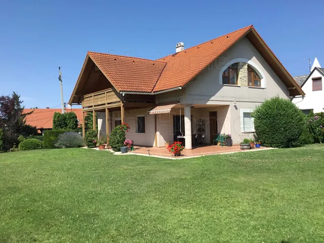 Eladó ház Paloznak 226 nm