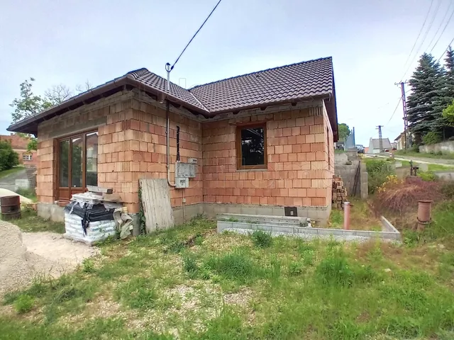 Eladó ház Öskü 80 nm
