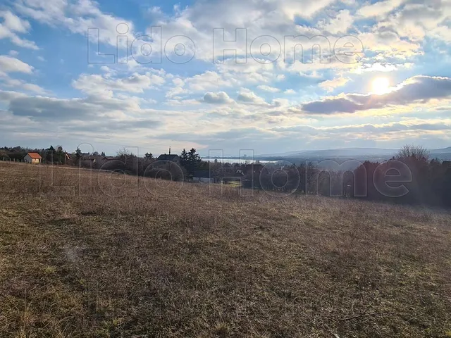 Eladó telek Balatonfűzfő 2220 nm