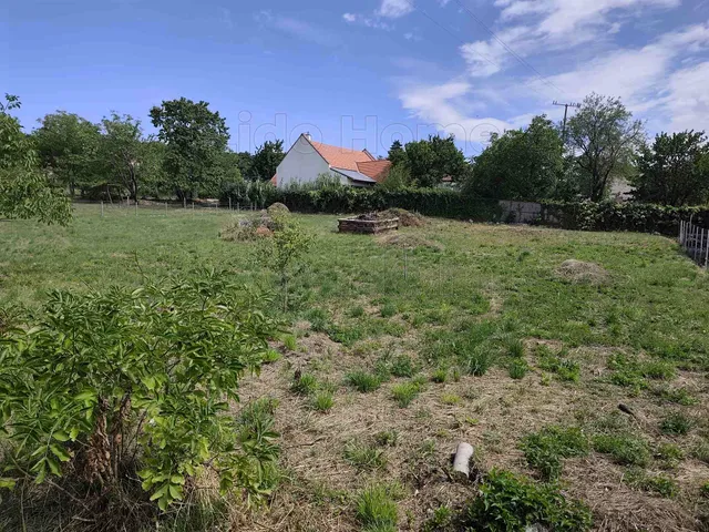 Eladó mezőgazdasági ingatlan Révfülöp 1243 nm