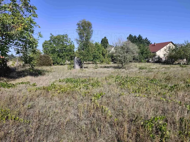 Eladó telek Csopak 1260 nm