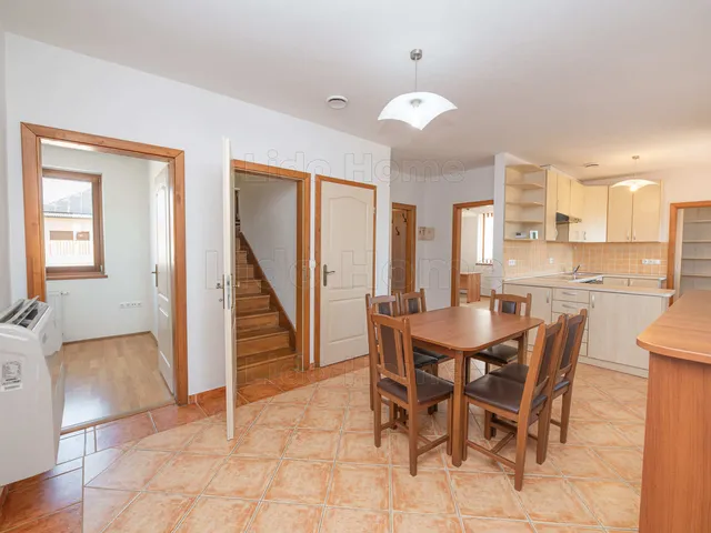 Eladó ház Nemesvámos 195 nm