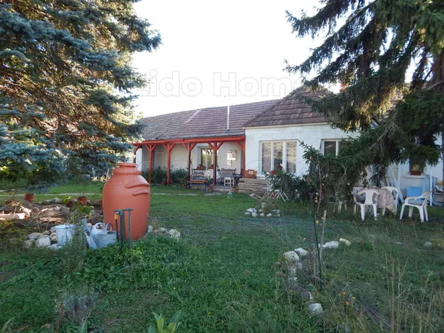 Eladó ház Pécsely 88 nm