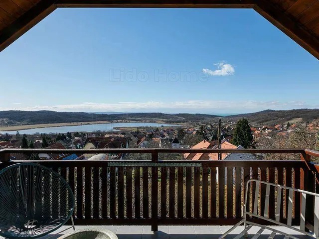 Eladó ház Tihany 300 nm