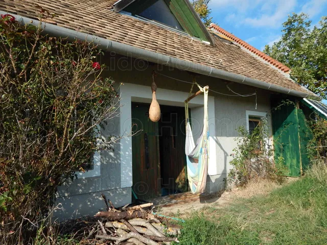 Eladó mezőgazdasági ingatlan Pécsely 60 nm