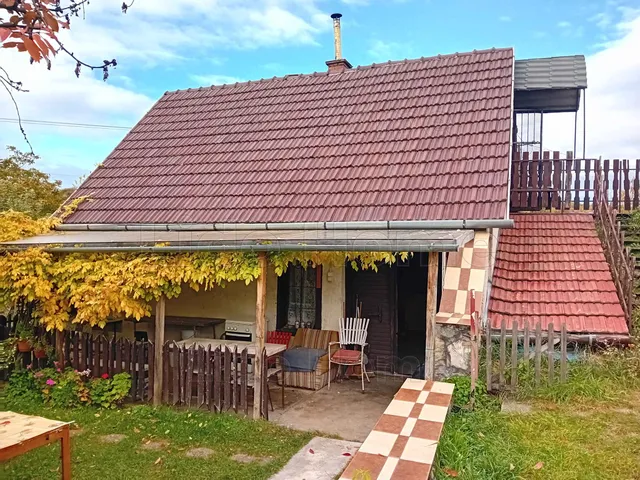 Eladó üdülő és hétvégi ház Pécsely 77 nm