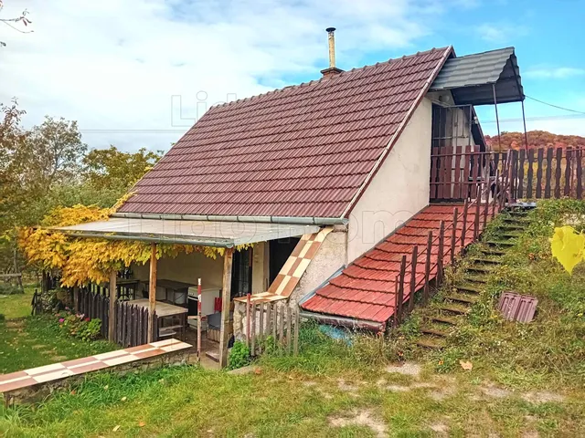 Eladó üdülő és hétvégi ház Pécsely 77 nm