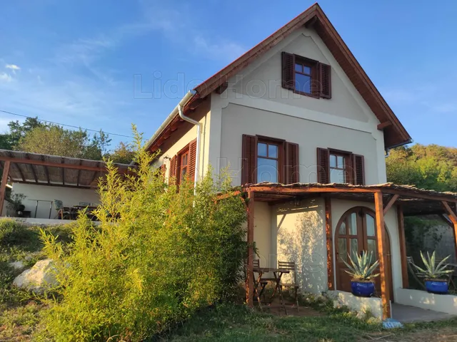 Eladó ház Balatonakali 220 nm