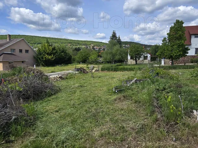 Eladó telek Csopak 800 nm