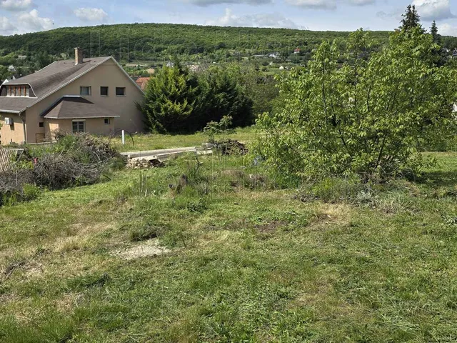 Eladó telek Csopak 800 nm