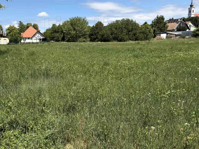 Eladó telek Balatonfőkajár 845 nm