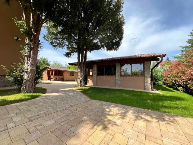 Eladó kereskedelmi és ipari ingatlan Balatonszepezd 170 nm