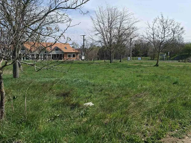 Eladó telek Pétfürdő 3008 nm