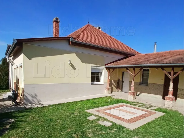 Eladó ház Csajág 157 nm