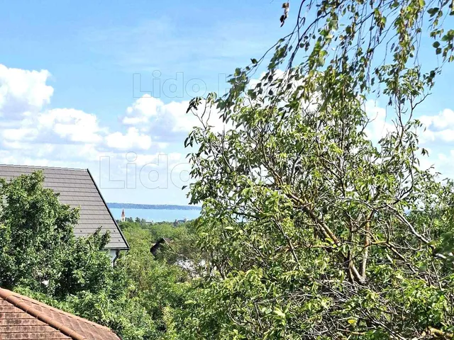 Eladó ház Balatonkenese 215 nm