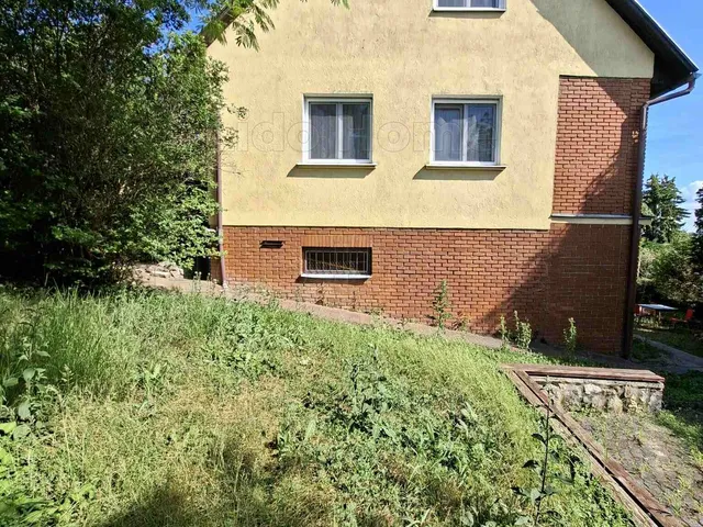 Eladó ház Balatonkenese 215 nm