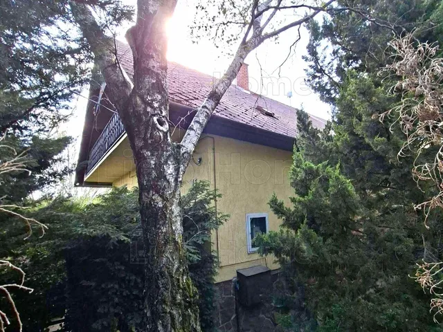 Eladó ház Balatonkenese 215 nm