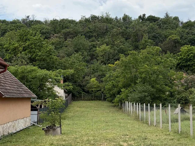 Eladó telek Balatonkenese 689 nm