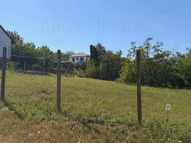 Eladó telek Balatonkenese 784 nm