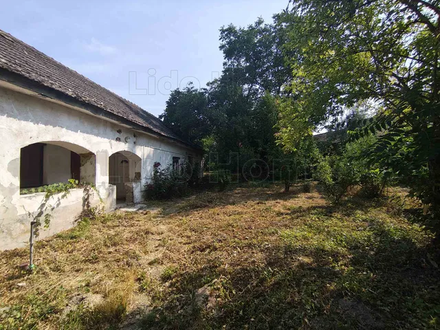 Eladó telek Balatonkenese 774 nm