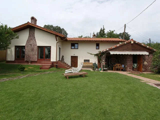 Eladó nyaraló Alsóörs 220 nm