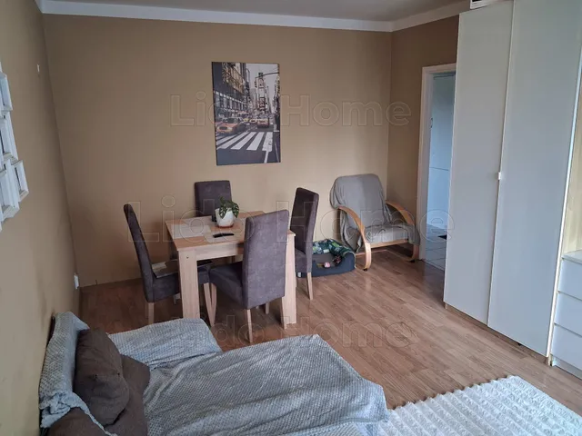 Eladó lakás Veszprém, Cholnokyváros 42 nm