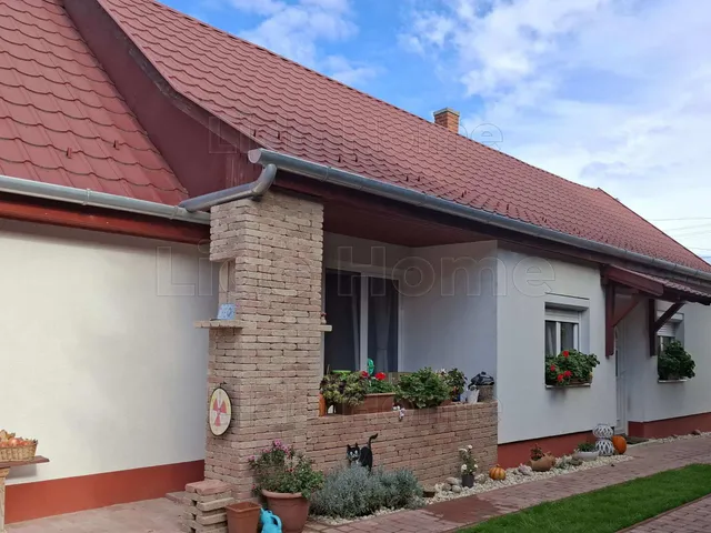 Eladó ház Balatonkenese 160 nm