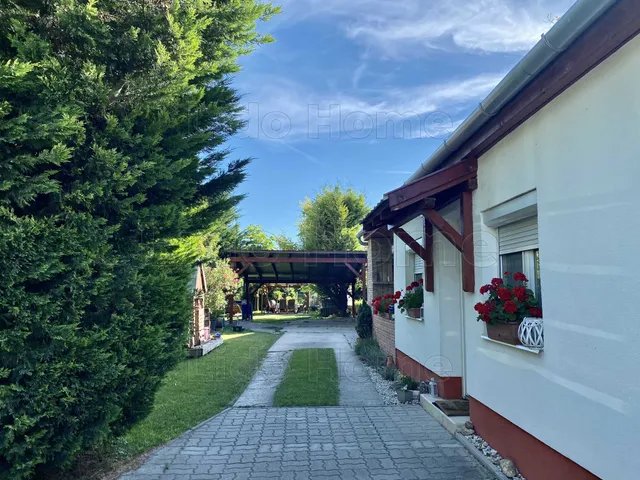 Eladó ház Balatonkenese 160 nm