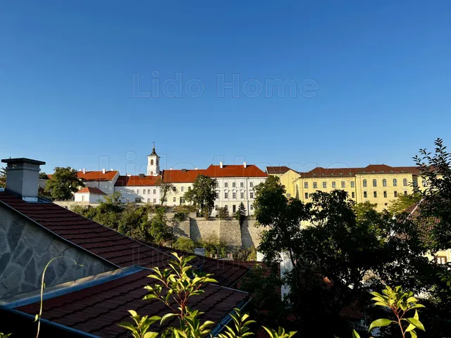 Eladó ház Veszprém, Belváros 322 nm