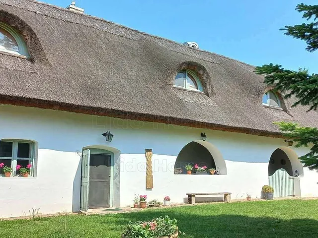 Eladó ház Köveskál 293 nm