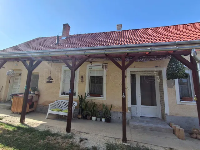 Eladó ház Kacorlak 85 nm