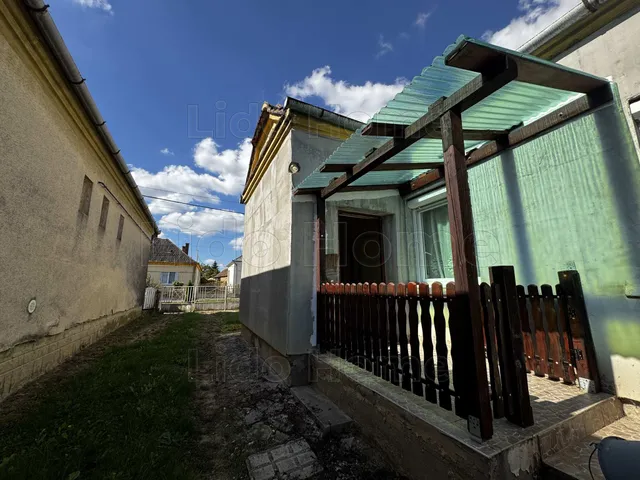 Eladó ház Porrogszentkirály 80 nm