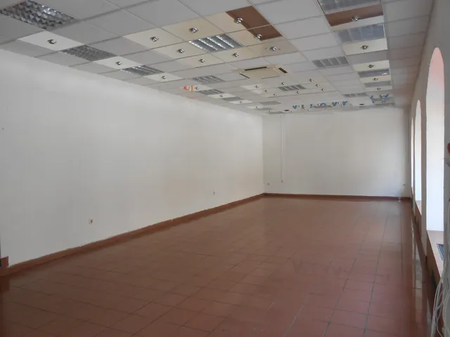 Kiadó kereskedelmi és ipari ingatlan Kaposvár, Belváros 140 nm