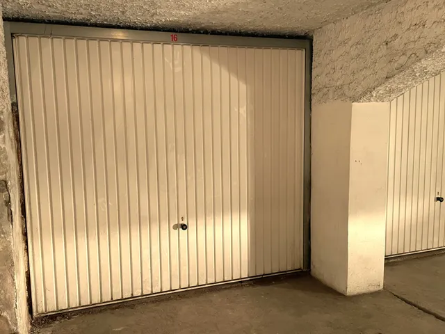 Kiadó garázs Kaposvár, Fő u 14 nm