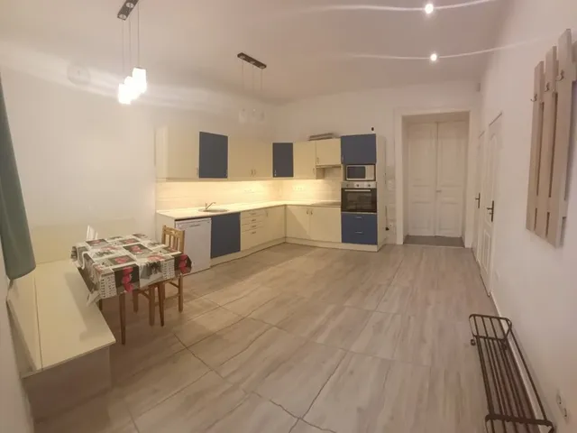 Eladó lakás Budapest VI. kerület, Nagykörúton belüli terület 88 nm