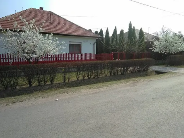 Eladó ház Dány 96 nm