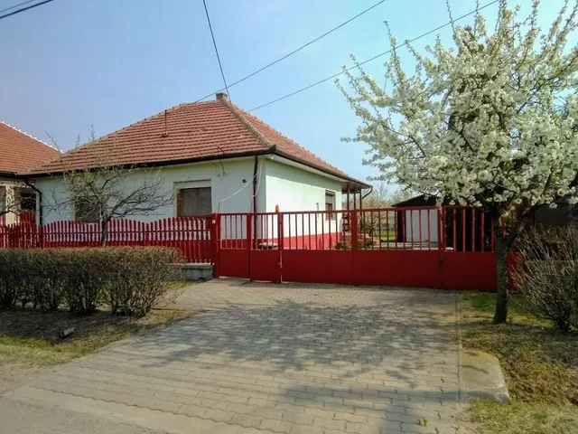 Eladó ház Dány 96 nm
