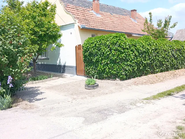 Eladó ház Bátya 60 nm