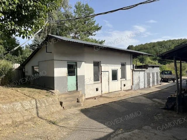 Eladó kereskedelmi és ipari ingatlan Sántos 390 nm
