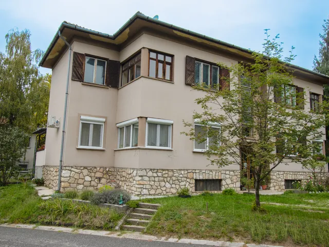 Eladó lakás Ajka 74 nm