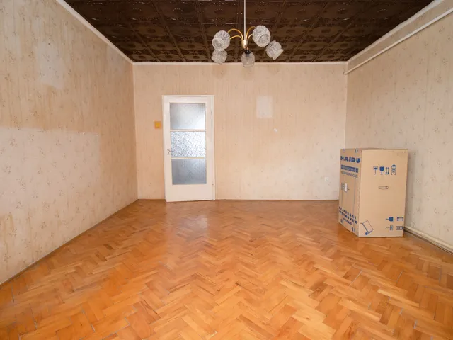 Eladó lakás Ajka, Pálma utca 84 nm