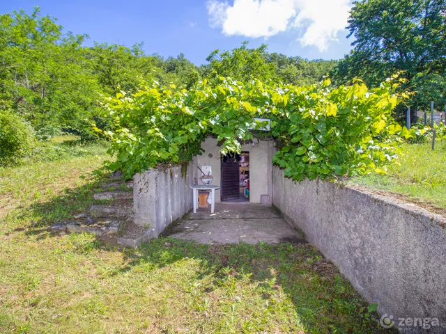 Eladó telek Szőc 2103 nm