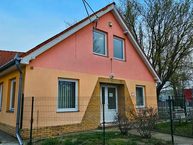 Kiadó ház Kecskemét 220 nm