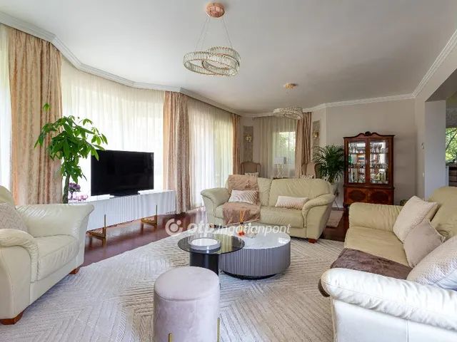 Eladó ház Budapest II. kerület, Budaliget 270 nm