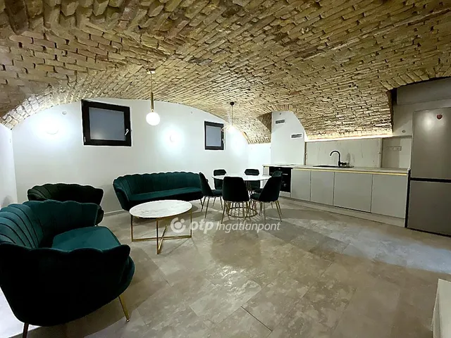 Eladó kereskedelmi és ipari ingatlan Budapest VI. kerület 252 nm