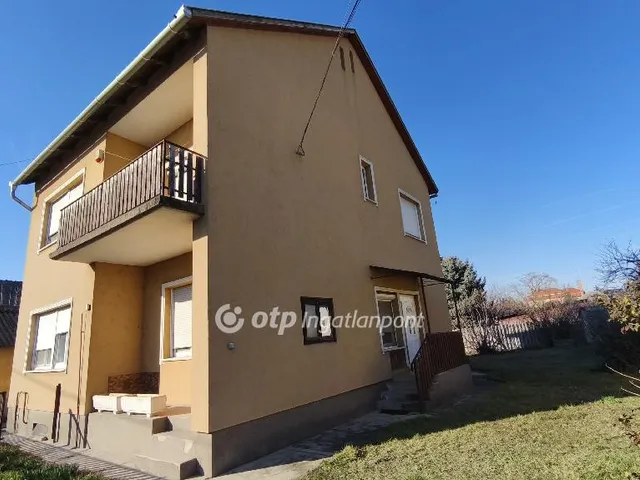 Eladó ház Dunavecse 180 nm