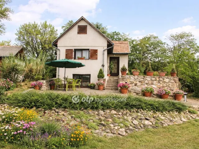 Eladó üdülő és hétvégi ház Baj 60 nm