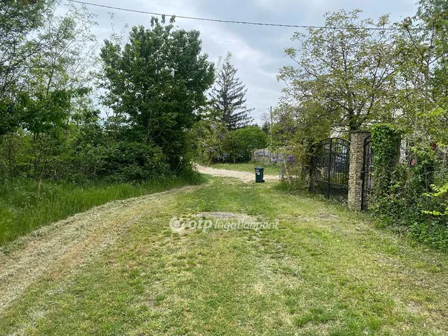 Eladó telek Balatonszárszó 3274 nm